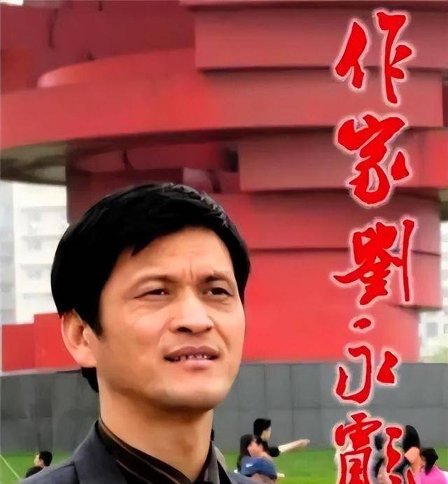 杀4人潜逃22年,被抓时已成著名作家,坦言:以后能睡踏实觉了