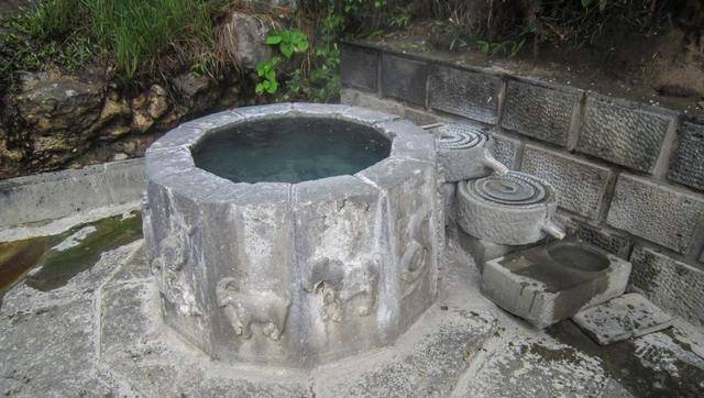 古代人挖井时,为何要放一只乌龟到井里,并不是迷信,有科学依据