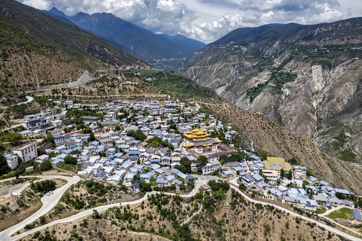 去阿里地区萨嘎县玩吧,这篇攻略带你了解这地区的特色风景和美食