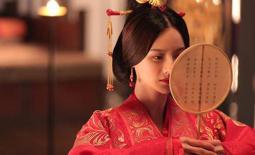 虽为贵门之女,但却从不摆架子,曾经还救济过乡里,百姓对她十分喜爱.