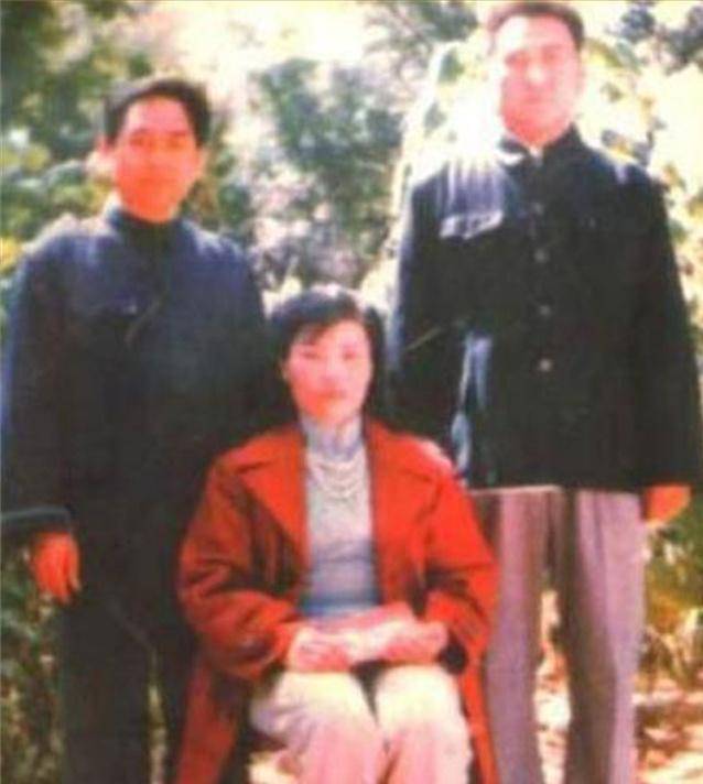 忠于晁正坤的信徒们不仅会上门求教,甚至有时候还会上交金钱和粮食