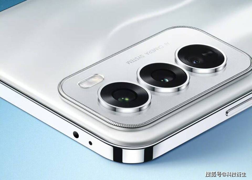 先是曝光了标准版本,搭载了天玑8200芯片,性能位于中端水平,其中一个