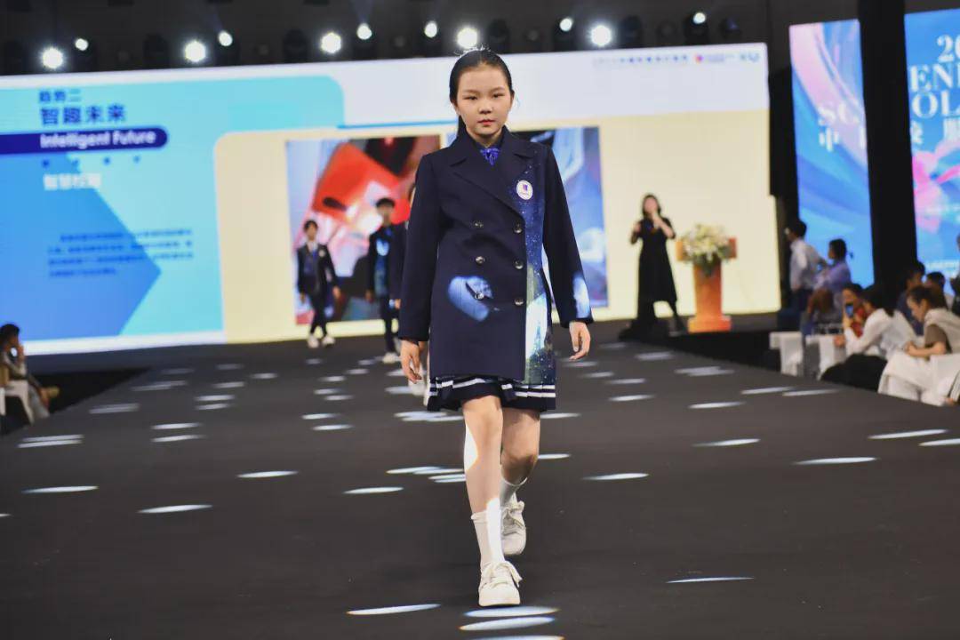 创意无限 | 乔治白联合东华大学发布2025中国校服流行趋势_设计_环保