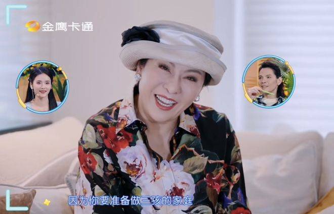 向佐晒视频回应向太催生三胎,客厅放充气滑梯,郭碧婷素颜陪儿女