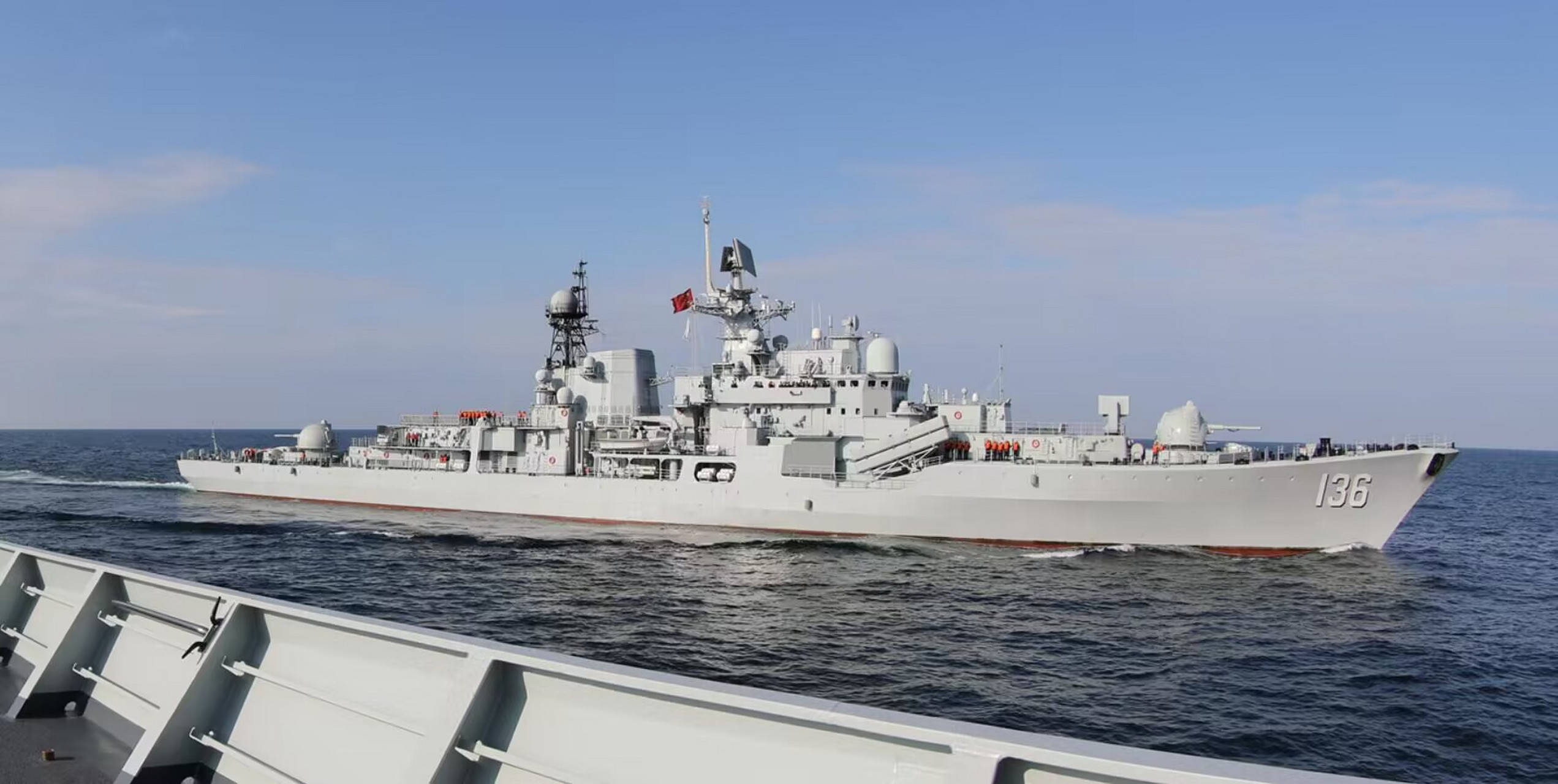 昔日"四大金刚"现身福建号航母身边,老旧俄式军舰还有用吗?
