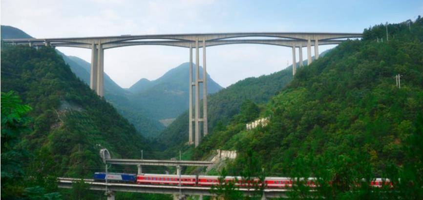 每公里造价1个亿,5万人整整奋斗了7年_中国_隧道_四川