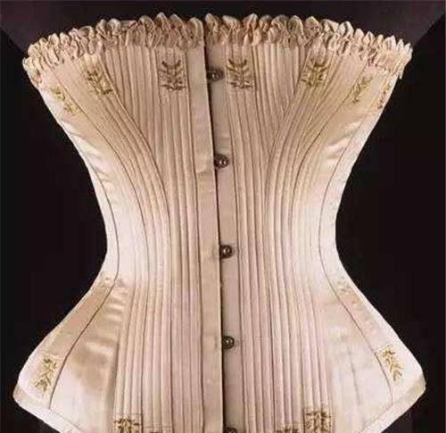 世界历史上3大恶习:中国的裹脚,欧洲的束腰,日本的不忍直视