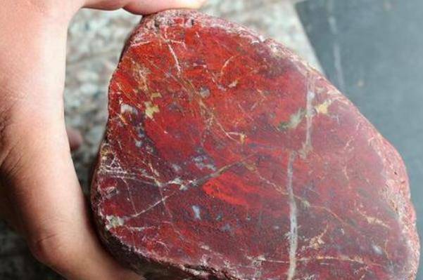 之后女子就问出了更为关心的问题,这块石头价值多少?