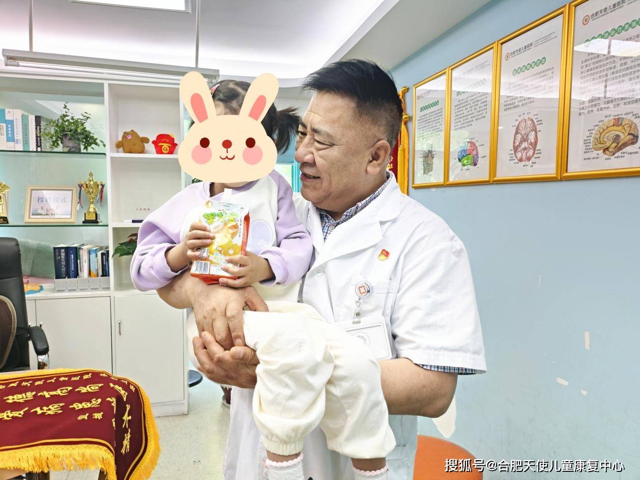 专业康复·用心相伴——孤独症患儿妈妈锦旗相赠谷仓医生表谢意