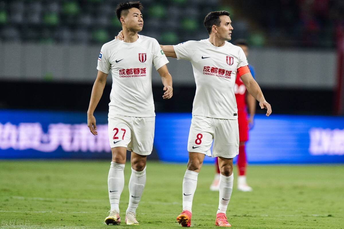 成都蓉城想进亚冠,有4人必须换掉!