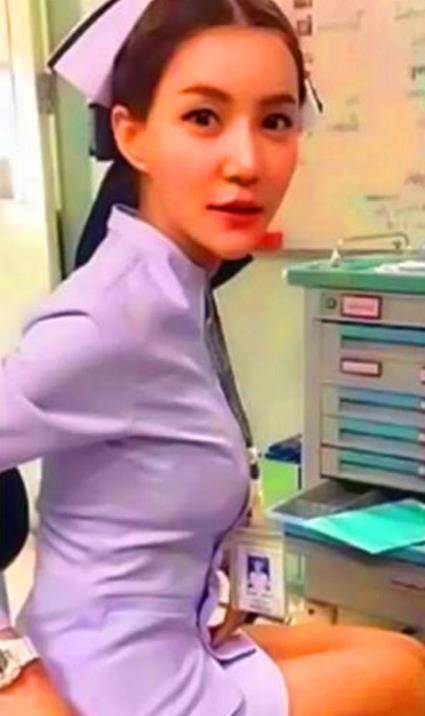 太绝情?王室侍女回忆诗妮娜被废场景:她苦苦哀求,泰王无动于衷