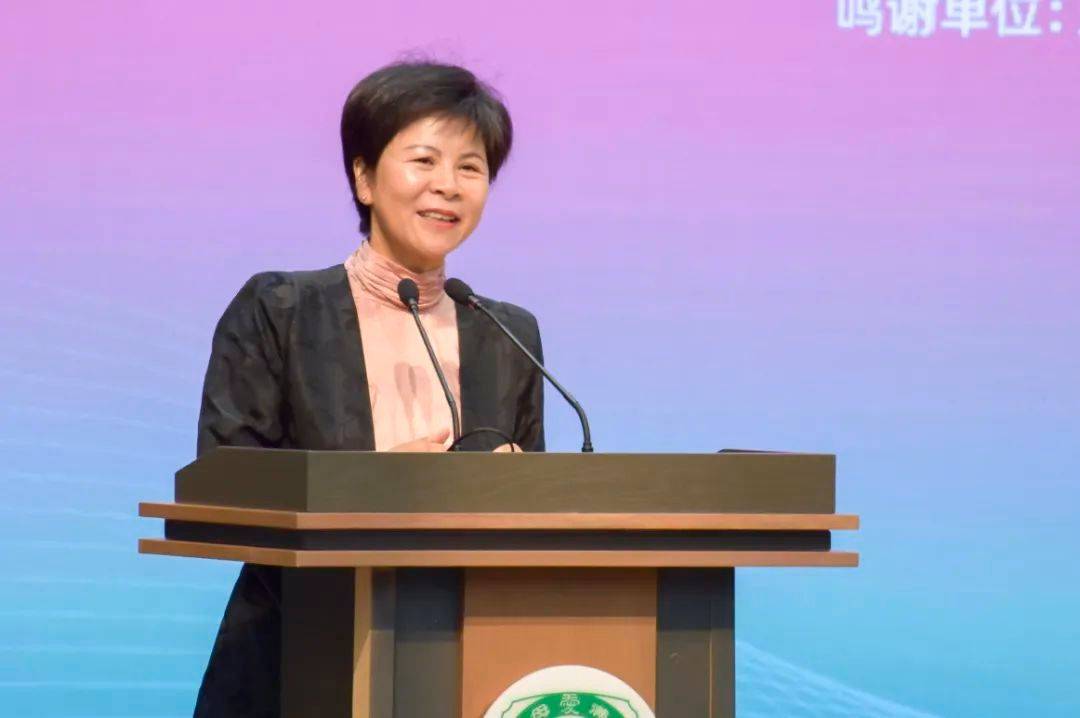 南京市人民政府副市长孙百军作德育工作报告.