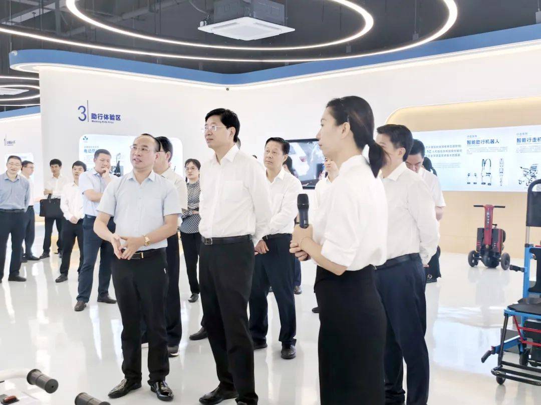 热烈欢迎广西桂林市委周家斌书记一行莅临作为科技指导工作