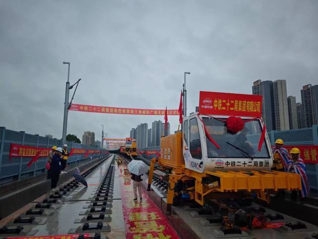广清北延线开始铺轨 预计用时一个月完成全部铺轨