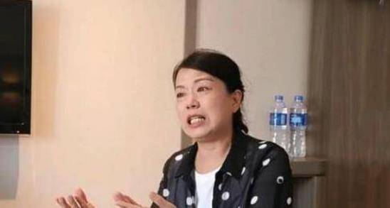 田静生气与网友互动,对"自带流量"的言论未反思,事实胜于雄辩_许敏