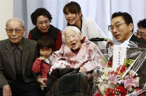 她是最长寿老人,活了117岁,获吉尼斯认证,死前道出4字长寿秘诀