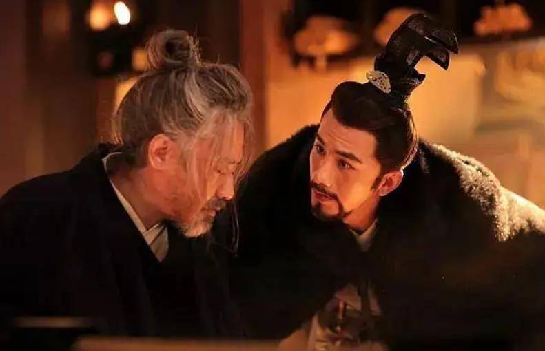 曹魏首位傀儡皇帝,比汉献帝还惨,太后杀他爱妃,司马师废他皇后