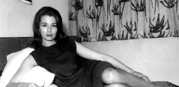 从贫家女到交际花,曾因美貌搅动英国政坛,晚年沦为落魄大妈_克莉丝汀