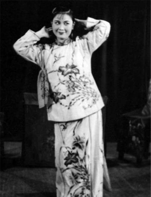 她即将临盆遭丈夫狠心抛弃,恩人怕她受欺负:你若嫁我,孩子我养_严凤英