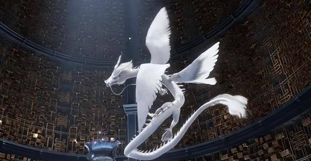 庚辰率先发难,以上古第一神剑"避水剑"直刺巫支祁,巫支祁不避不让,挥