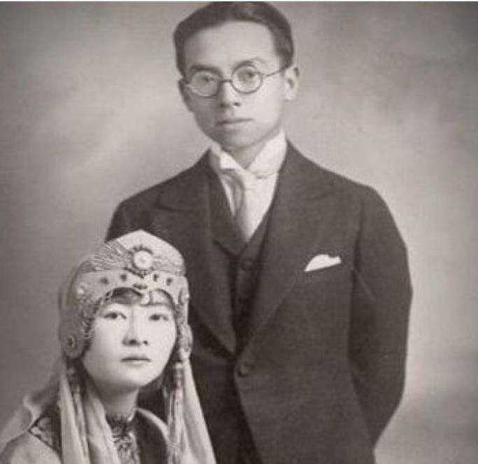 林洙二婚嫁大27岁梁思成,被梁再冰掌掴,晚年拍卖林徽因嫁妆致富