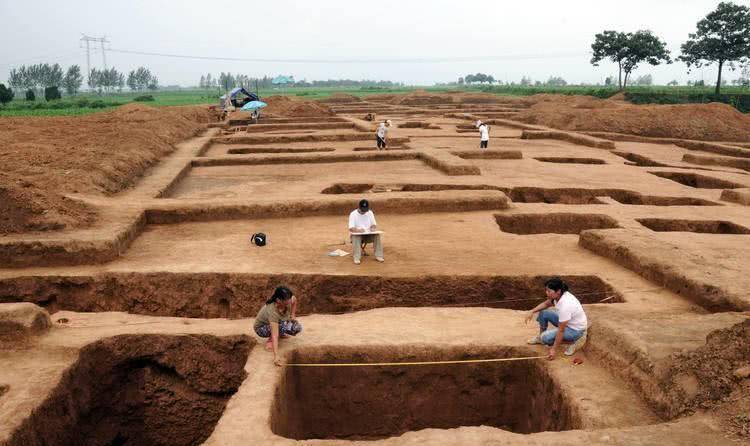 一座四百平大墓被盗,留下两件重量级国宝,只怪盗墓贼不识货_娄睿_古墓