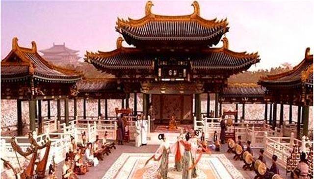 唐朝时期甚至在宫中设立官办的乐舞机构,如教坊司,梨园院,太常寺等