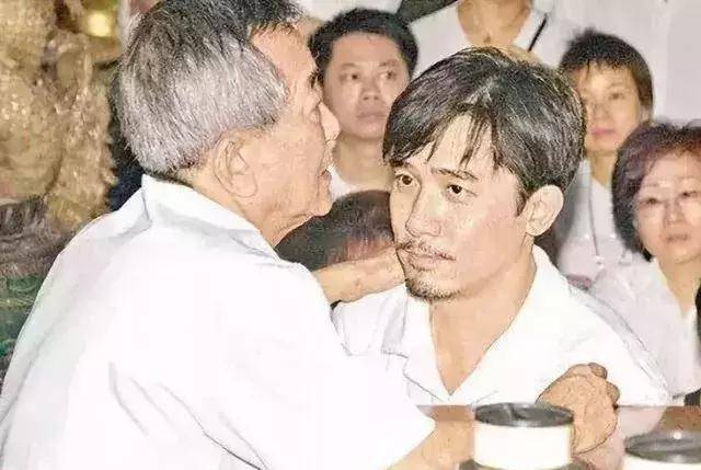 肖伯纳曾说:"人生不是一支短短的蜡烛,而是一支暂时由我们拿着的火炬.