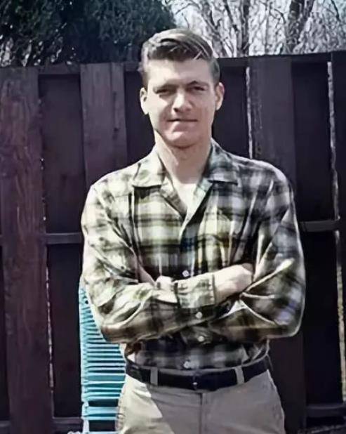 史上最难抓的"炸弹天才"智商比霍金高,fbi对他也束手无策_泰德