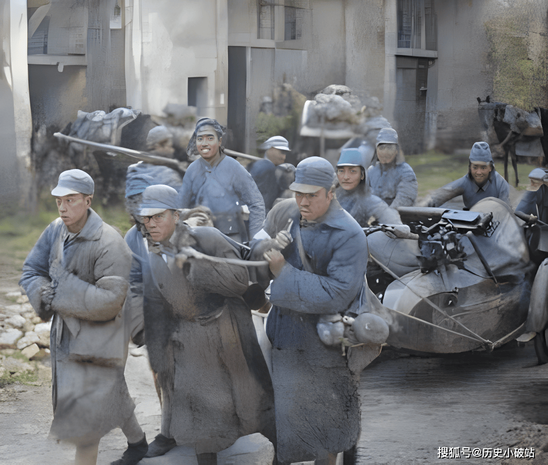 老照片:国军俘虏受虐拖武器;史迪威看望伤残国军;奥运第一人刘长春