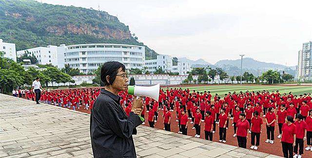 "奇迹校长"张桂梅:缔造高考神话,12年圆数千山区女孩大学梦