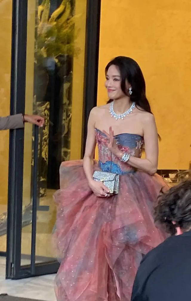 舒淇48岁素颜生图曝光,展现真实自信美