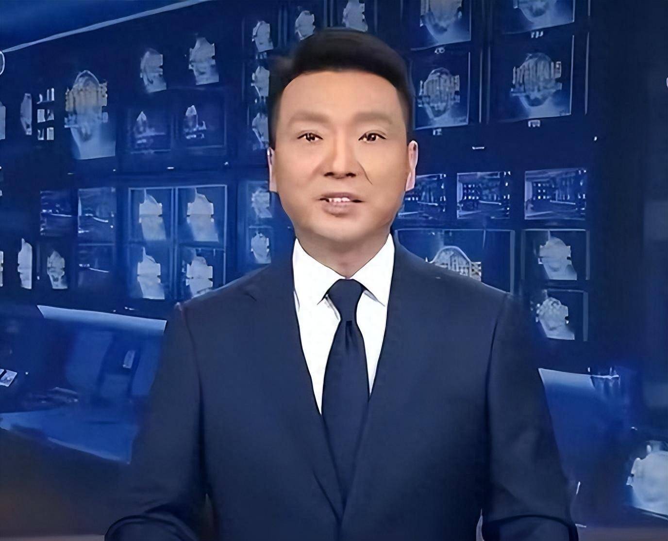 康辉的口播61分钟,高达13143个字,他的成功,绝对离不开一个人