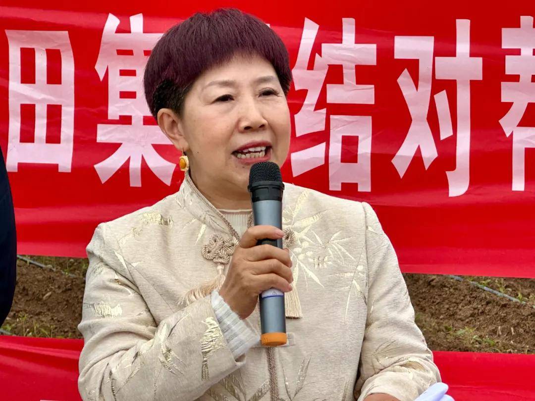 会上,甘洛县委常委,统战部长代松作指导讲话.