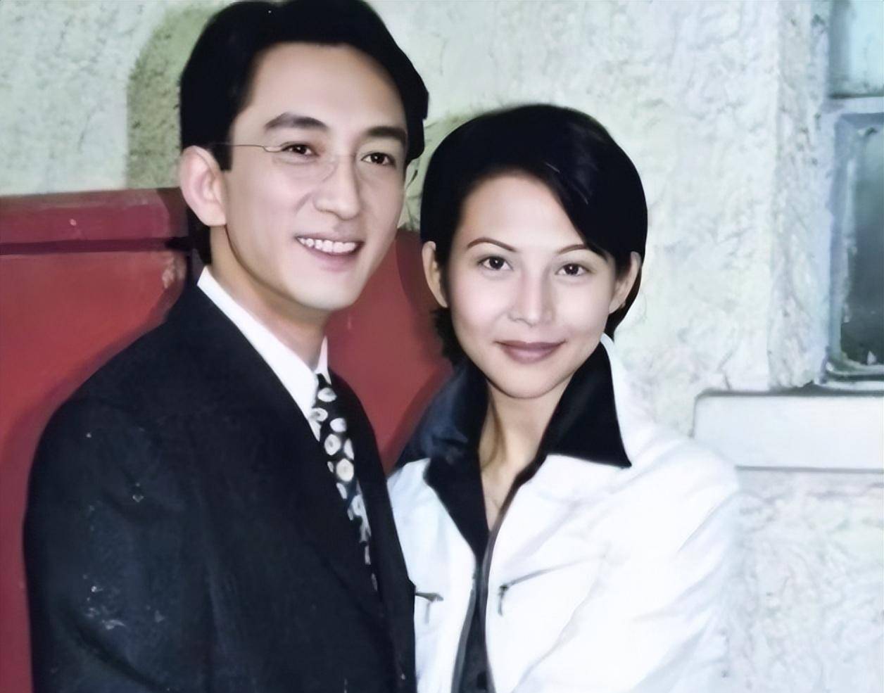 同样是"眼镜杀",把肖战,朱一龙和郑伊健放一起,差距就出来了