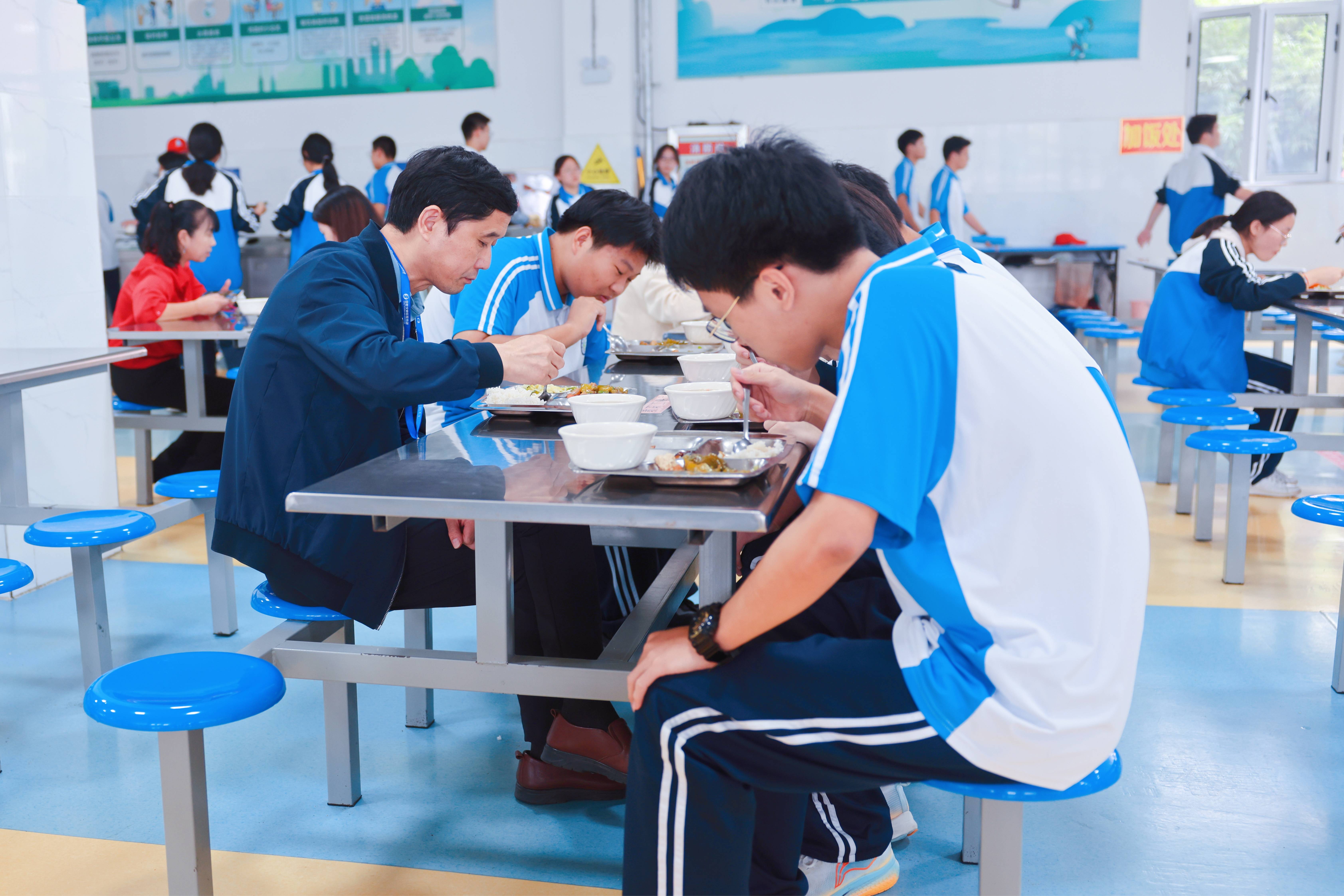 一位合肥高三毕业生眼里的母校:遇见生命中最美的风景_肥东_高中_食堂