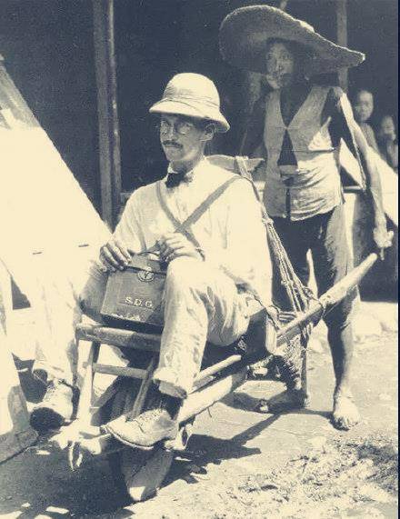 100年前的老照片,图5在当时算得上是超级大礼了,图7厕所竟然是露天的