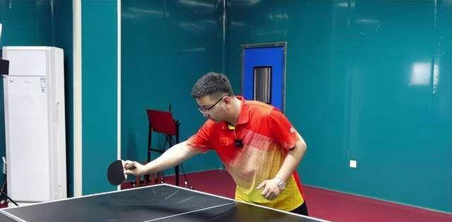 如何精通许昕的正手飞身爆挑技术,轻松直接得分_调整_身体_球拍