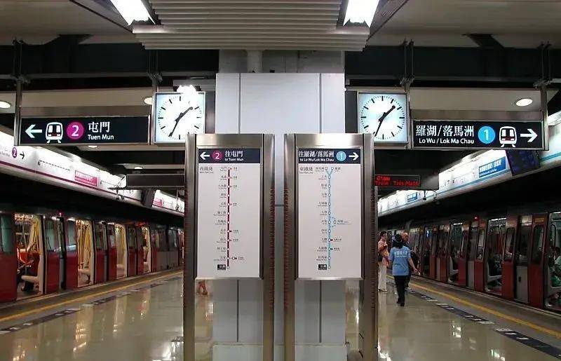 红磡地铁站 来源:百度百科红磡位于香港九龙半岛,东边是九龙湾和观塘