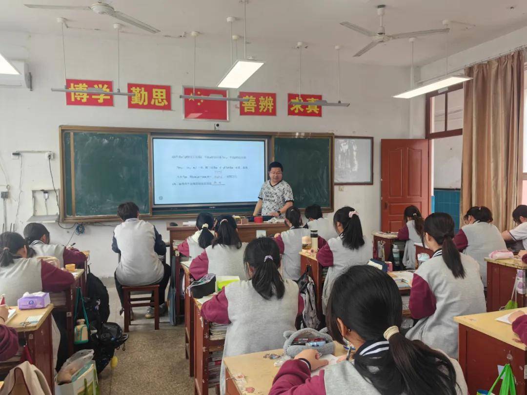 蒋垛中学举办"同课异构"教学研讨活动