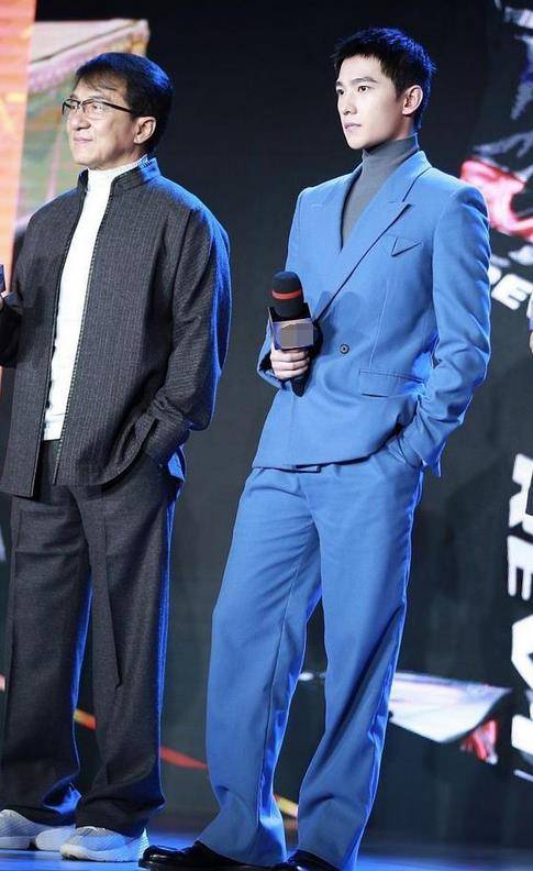 杨洋也是个心机boy!换发型后辨识度飙升,西装帅得像换了个人