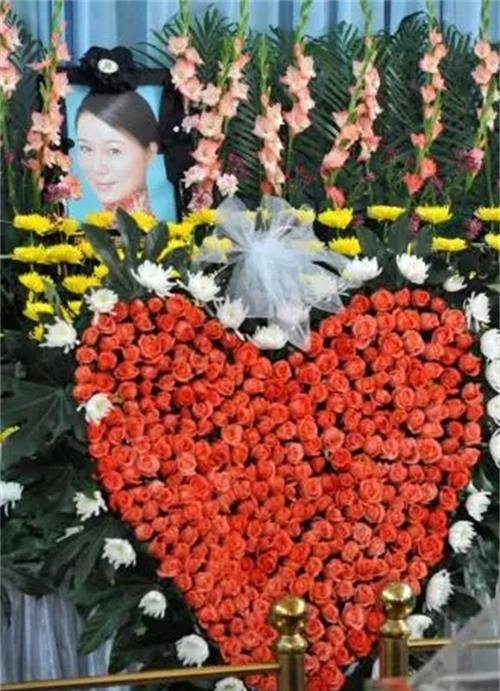 热心公益的湖北女孩何蕾:因救人不幸牺牲,葬礼上万人在街头送行