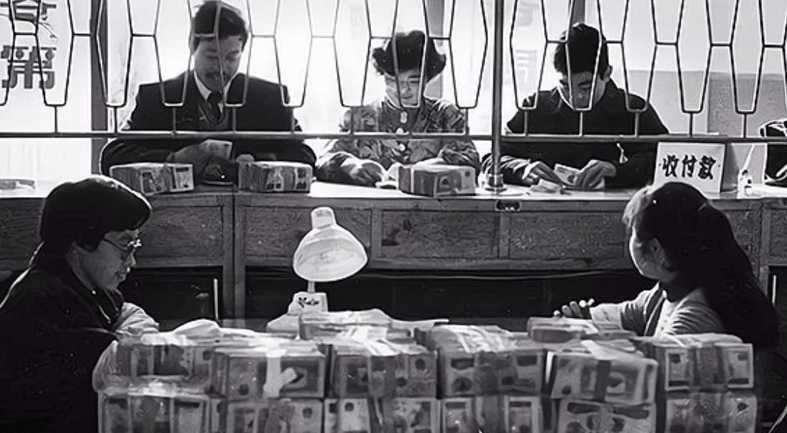 90年代,一银行女职员3年贪污400多万,为灭口还杀害了情人!