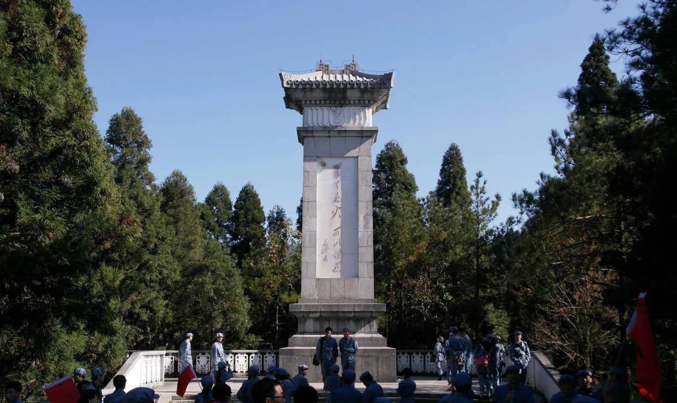 井冈山黄洋界广场上纪念碑的几次改变