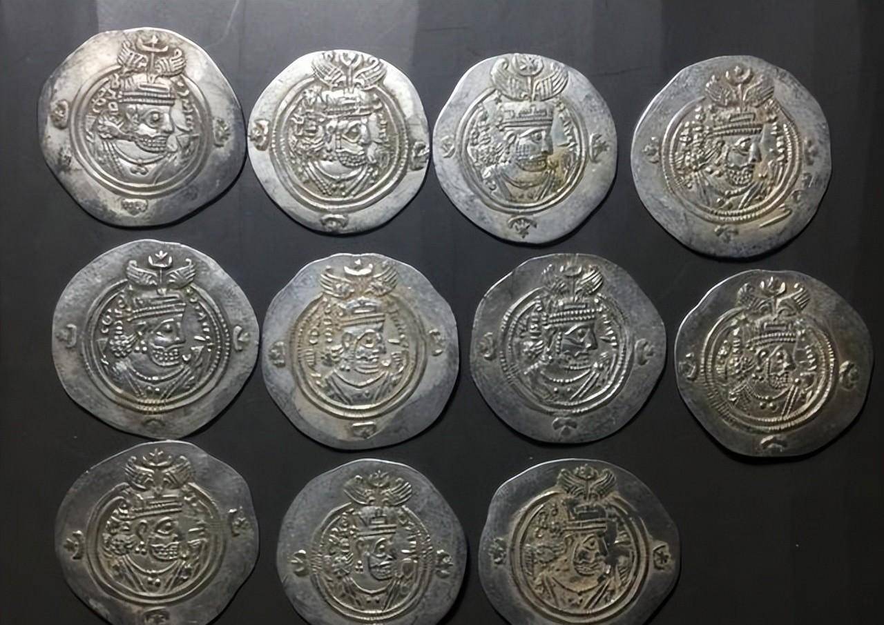 银迪拉姆(基于萨珊的银德拉克姆)和青