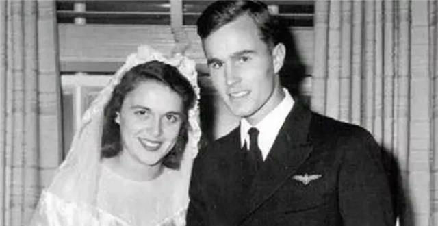 19岁辍学结婚,相伴73年,她嫁总统后又生一总统_布什_芭芭拉_爱情