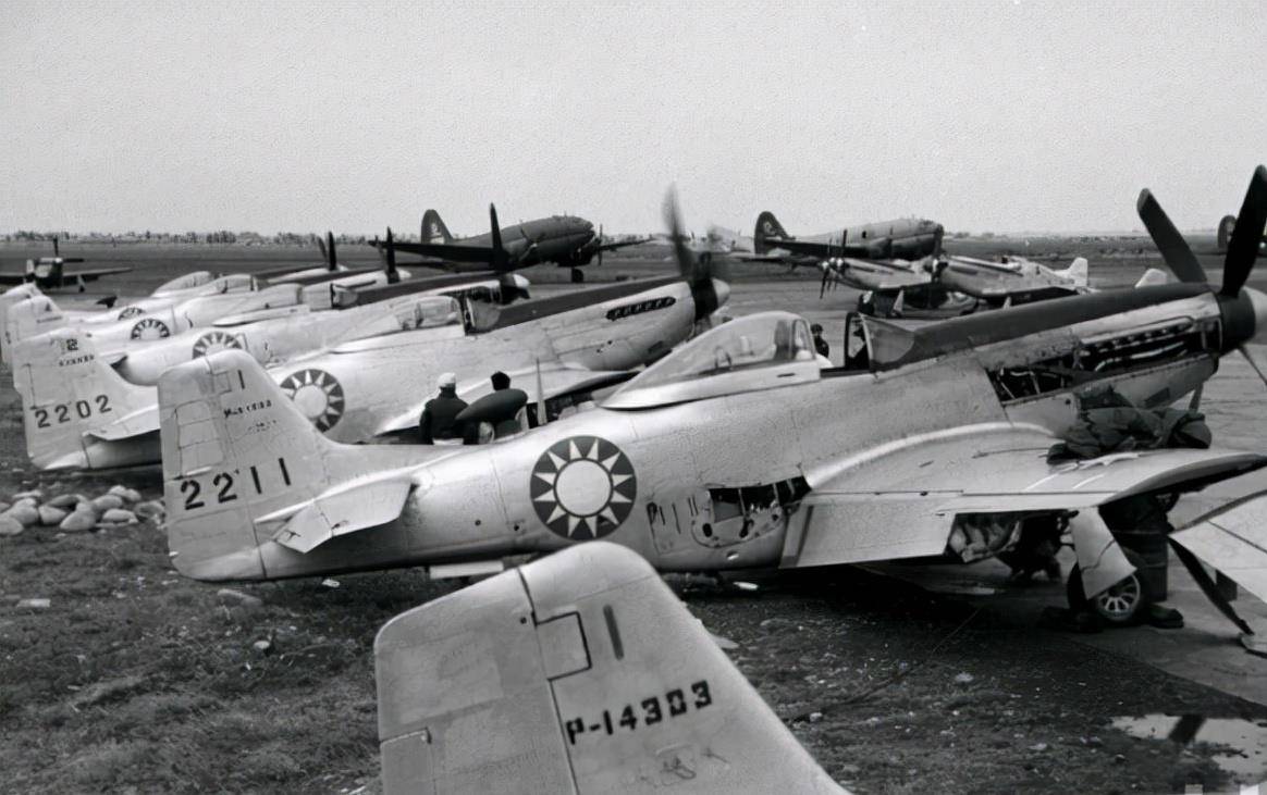 第四航空大队于凌晨时接到国防部急令,紧急支援笕桥机场,此时先头第21