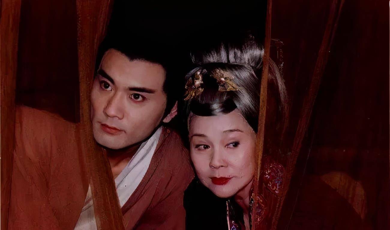 上官婉儿看上风流宰相,结果武则天逼他奉旨偷情,献身六旬老妇