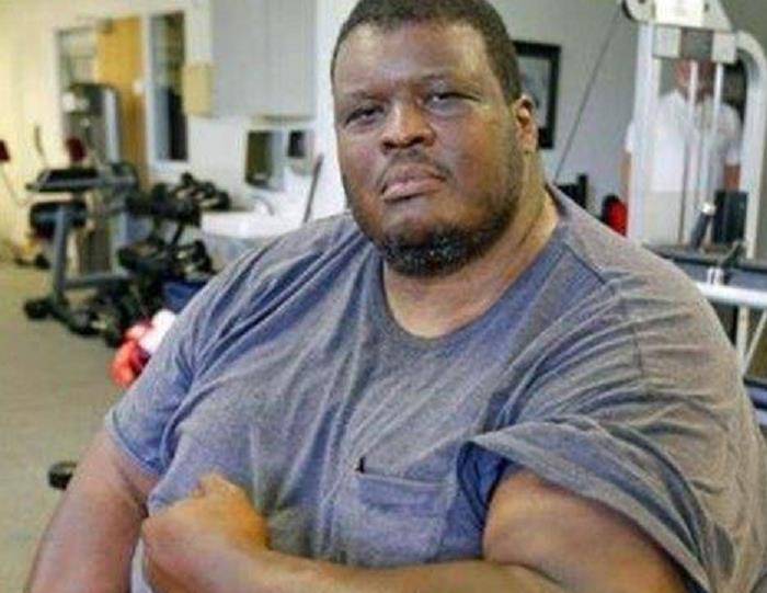 800斤相扑之王娶80斤娇妻惹争议,一年后离世_亚伯勒_美国_夫人