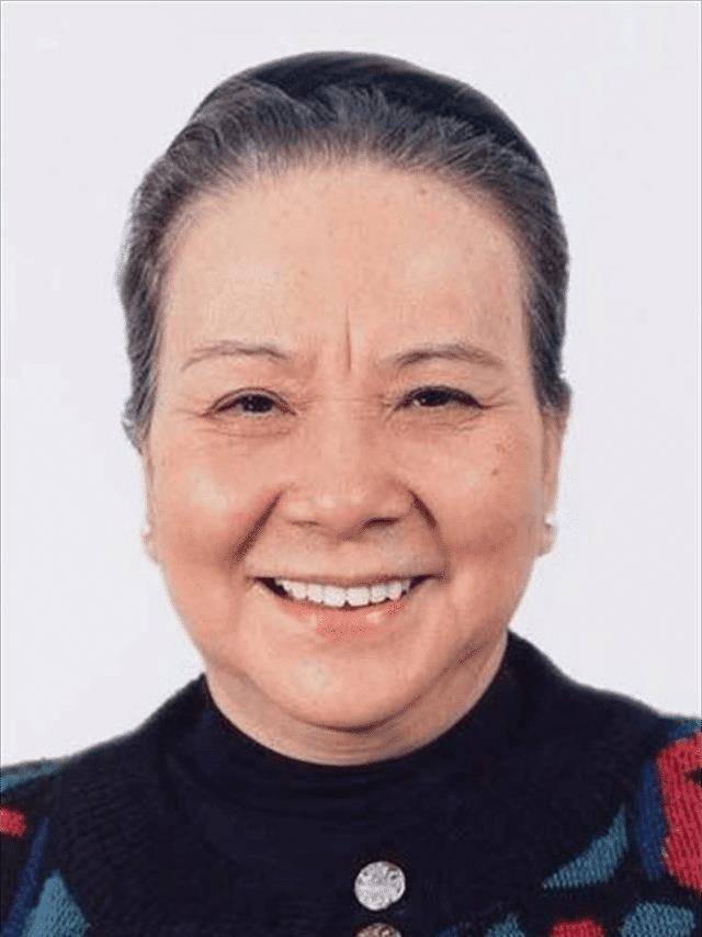 夏伊乔:与老师相爱50年,丈夫前妻去世,她守在床边哭得泣不成声